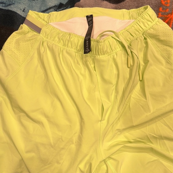 Lululemon Men Medium lime Green Short with Liner - Picture 2 of 3